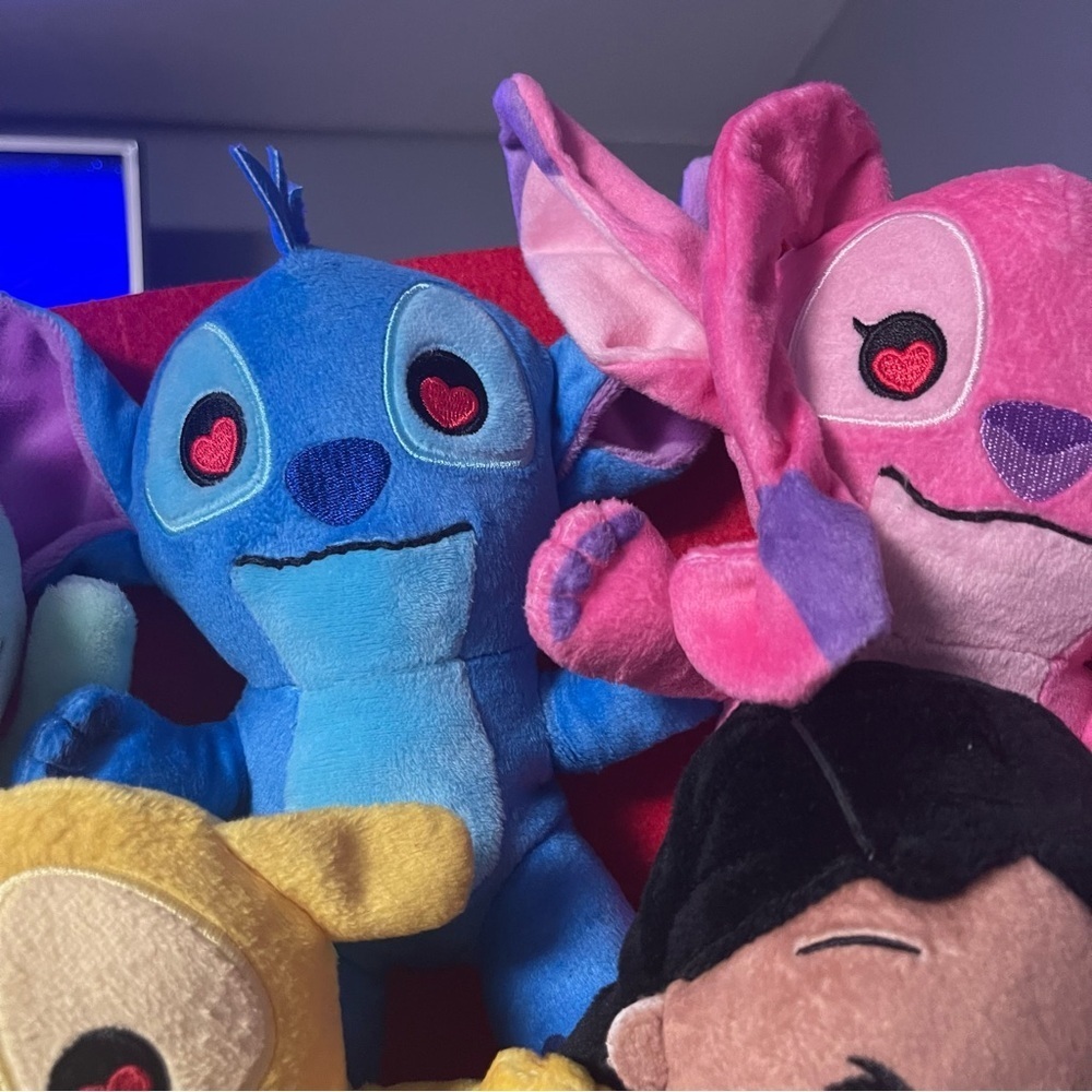 Disney Stitch & Friends Plush Valentine Day Gift Bouquet - Picture 2 of 15